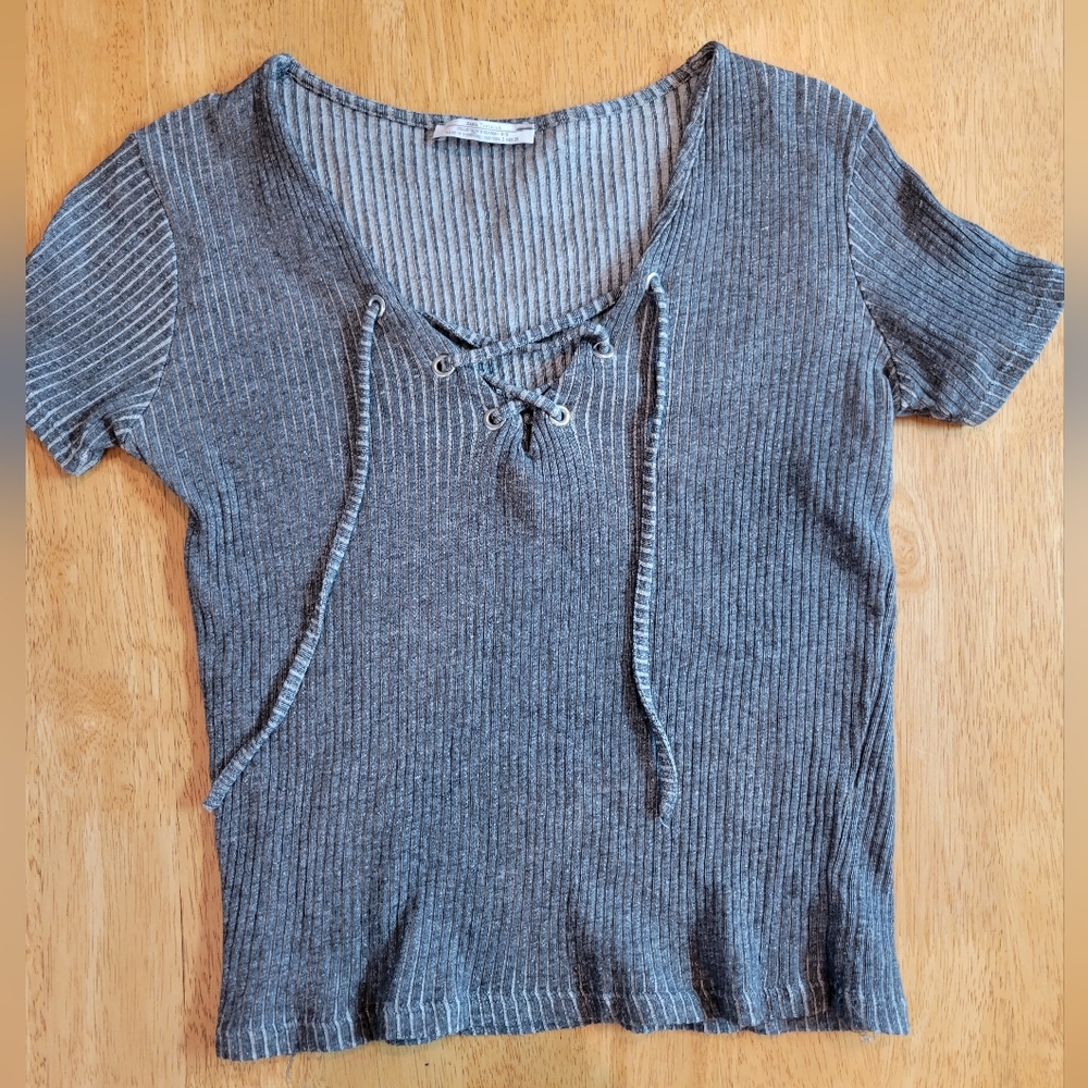EUC Zara gray ribbed Short Sleeve Mid Rise Shirt Top